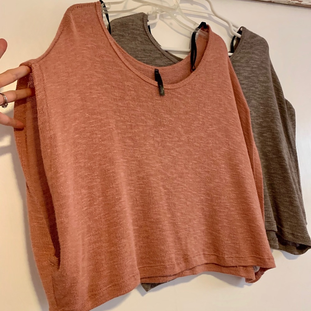 2 Knit tops